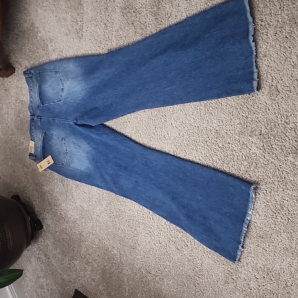 Juniors Jeans - Picture 2 of 4